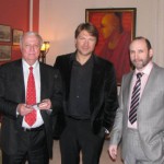 Телеведущий Борис Ноткин, актер Егор Пазенко и скульптор Александр Рябичев на приеме в индийском посольстве, 2 марта 2010 года
